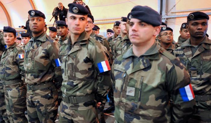 Coronavirus, in Francia Macron schiera l'esercito