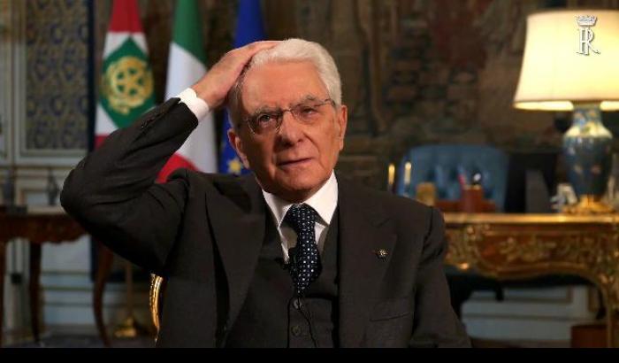 Il fuorionda di Mattarella impazza e il Quirinale si scusa per l'errore