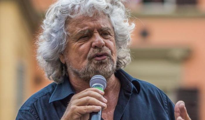 Grillo rompe il silenzio e la spara grossa: "Reddito universale per tutti, anche per i ricchi"