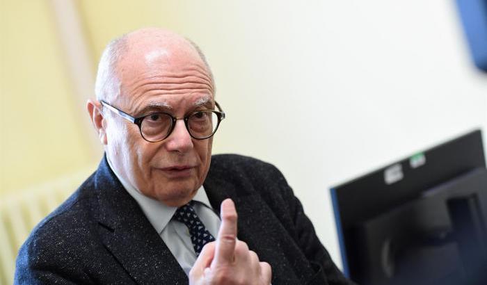 Massimo Galli: "In Italia molti casi sommersi, il numero dei contagi inizia a preoccuparmi"