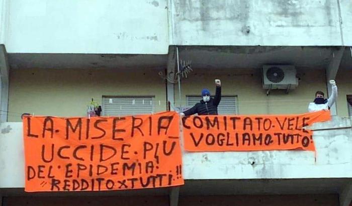 Striscione a Scampia