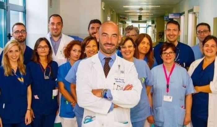 La spericolata idea di Bassetti: "Se vogliamo riaprire cinema e teatri perché non anche gli stadi?"