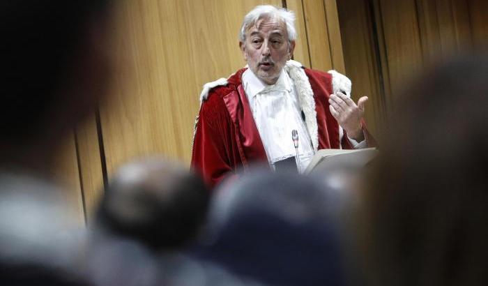 L'allarme del Pg della Cassazione: "Rischio epidemia nelle carceri servono misure alternative"
