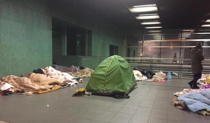 I senza vergogna rimettono in moto la macchina del fango contro i migranti