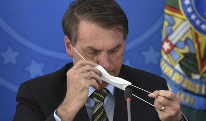 Coronavirus: i giuristi brasiliani denunciano Bolsonaro a l'Aja per crimini contro l'umanità