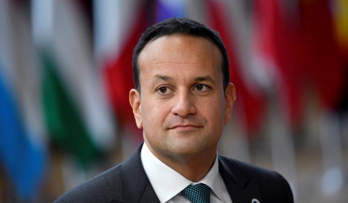 Il premier irlandese torna a fare il medico: "Voglio dare una mano contro il Coronavirus"