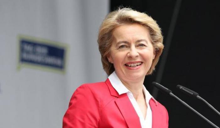 Von der Leyen gela l'Italia: "Agli Eurobond meglio un forte bilancio europeo"