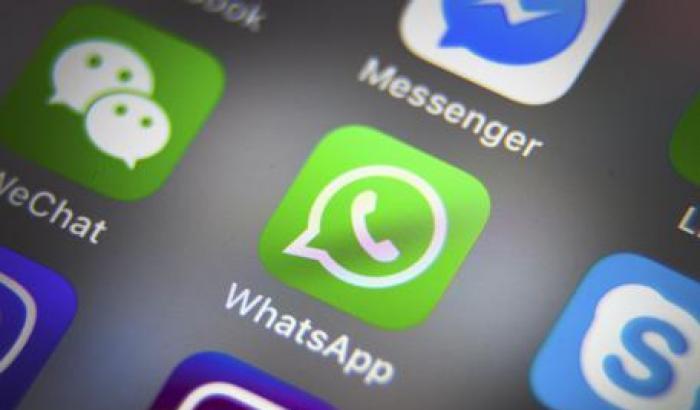 WhatsApp limita la condivisione di messaggi per arginare le fake news