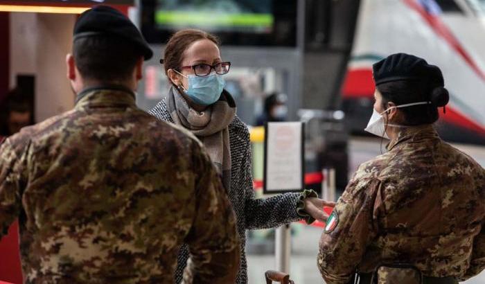 Militari impegnati per i controlli durante il coronavirus