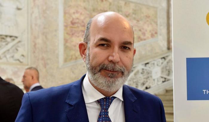 Crimi avverte la maggioranza: "Se tradite Bonafede qui salta tutto"