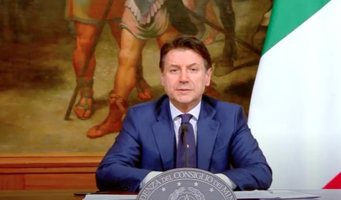 L'annuncio di Conte: "Il contagio rallenta, le misure prorogate al 3 maggio"