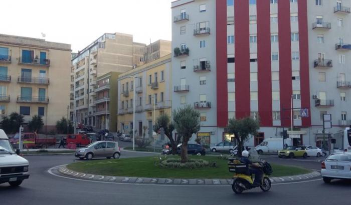 Follia da quarantena: a Cagliari due donne litigano violentemente per il "sugo" per la pasta, arriva la polizia