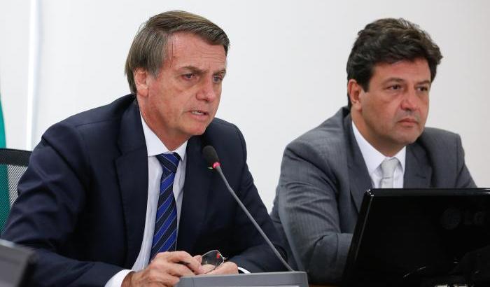 Il ministro della Sanità del Brasile: "Sono stanco di Bolsonaro, mi dimetto"