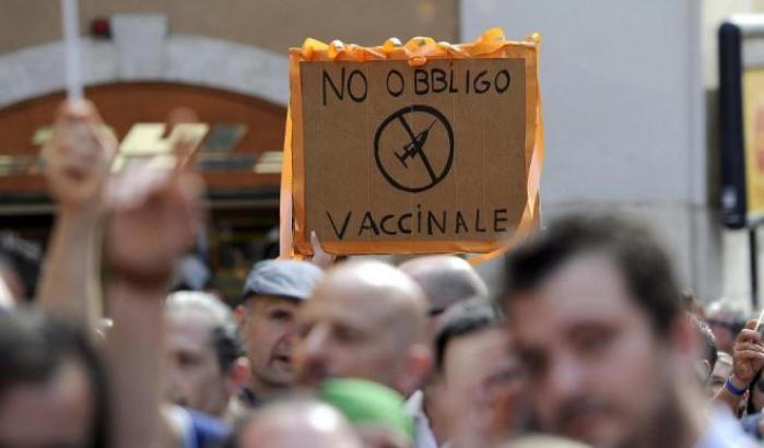 Il vice-ministro Sileri propone il vaccino Covid-19 obbligatorio e l'anima No-Vax M5s ha un sussulto