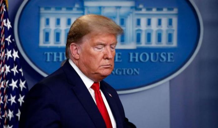 Trump si improvvisa dottore: propone di curare i malati con iniezioni di disinfettante