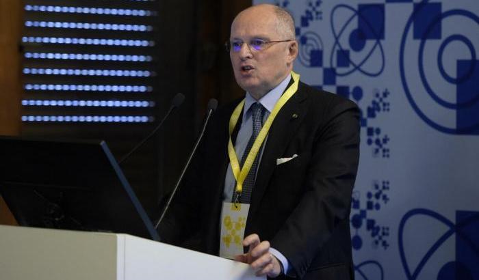 Walter Ricciardi fa chiarezza sul complottismo: "Escluso che Covid-19 sia un virus artificiale"