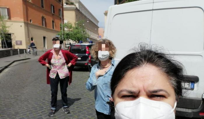 Michela Murgia racconta: "Trattata in modo aggressivo dai carabinieri solo perché scattavo una foto"