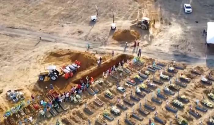 00056315-fosse-comuni-per-i-morti-di-coronavirus-a-manaus Fosse comuni per i morti di coronavirus a Manaus