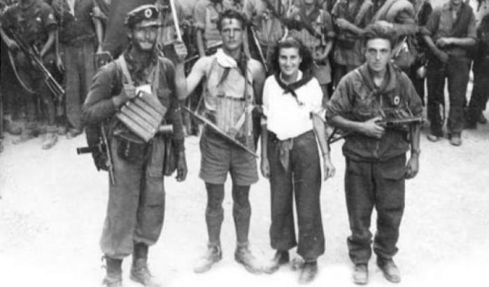 00056378-particolare-dalla-copertina-di-noi-partigiani-memoriale-della-resistenza-italiana-feltrinelli Particolare dalla copertina di “Noi Partigiani. Memoriale della Resistenza italiana”, Feltrinelli