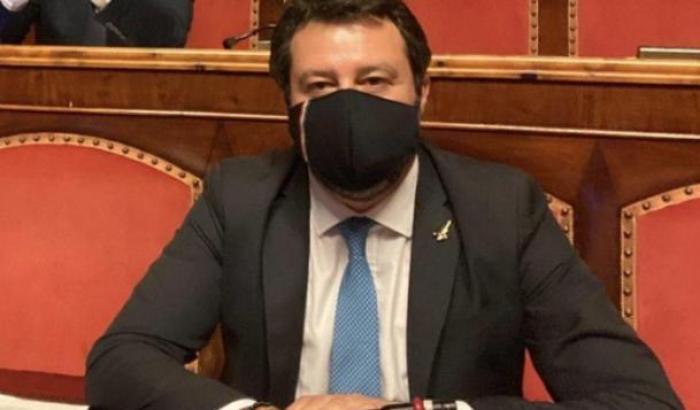 Salvini aizza il popolo contro Conte: "Tratta gli italiani da bambini che vanno accuditi"