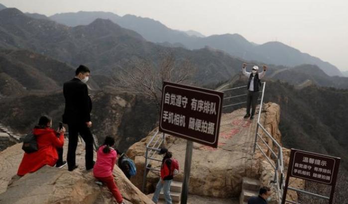 In Cina cala il livello di emergenza: riapre ai visitatori la Grande muraglia