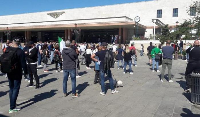 Manifestanti alla stazione di Santa Lucia