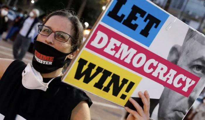 "Israele in piazza contro l'attacco alla democrazia. La forza della nostra Black Flag"