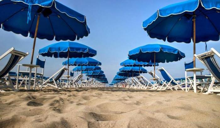 Lo studio spagnolo: spiagge e piscine sicure, laghi e fiumi più a rischio Covid-19