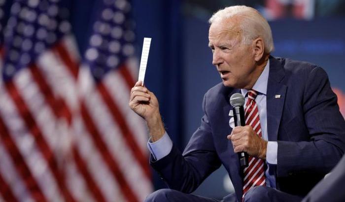 La donna che accusa Biden ha due avvocati: uno finanziava Trump e l'altro scriveva per i filo-Putin