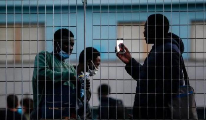 Rezza: "Gli immigrati si ammalano meno? Fake news, non hanno accesso ai test"