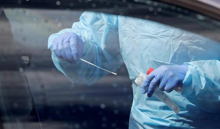 Covid-19 ancora 'cattivo': 1343 nuovi positivi, aumentano i ricoveri in terapia intensiva