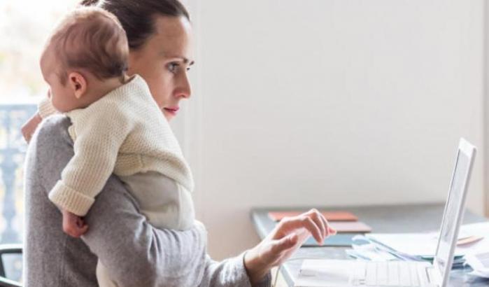 Lavoratrici e madri: nell'Italia del Covid-19 le donne lavorano più degli uomini, ma con meno diritti