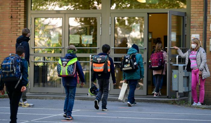 Scuola, Governo al lavoro sulla risposta all'epidemia: tre possibili scenari