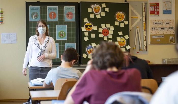 In Svizzera gli studenti sono tornati a scuola con gel e mascherine