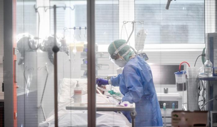 Aumentano morti e contagiati, oltre 500 nuovi casi in Lombardia