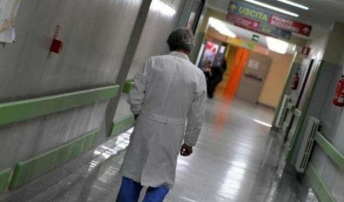 La pandemia corre in Francia: appello dei medici per evitare i raduni privati