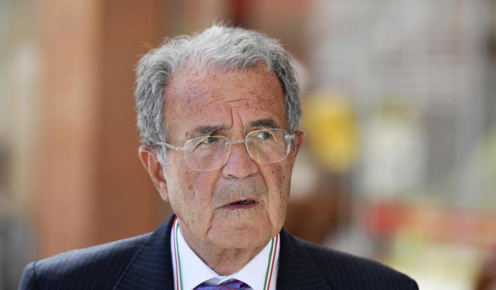 Prodi preoccupato per le resistenze del governo: "Non facciamo fesserie, accettiamo i soldi del Mes"
