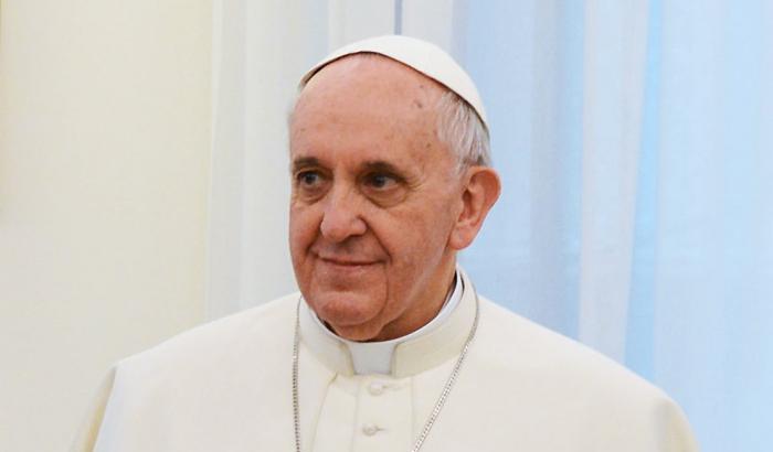 Tornano le messe e il Papa si raccomanda: "Rispettate le regole"
