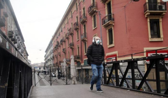 Tornano a salire i contagi, ma da sola la Lombardia ne ha metà