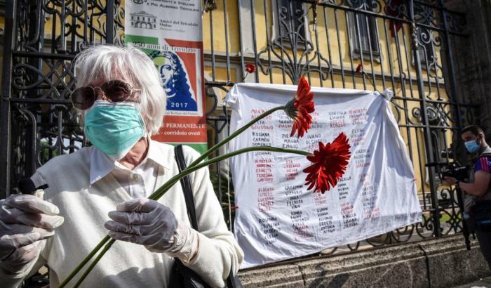 La protesta dei familiari delle vittime del Trivulzio: "Verità e giustizia per i nostri morti"