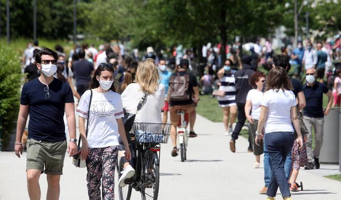 Poco più di 500 nuovi casi, calano ancora vittime e ricoverati