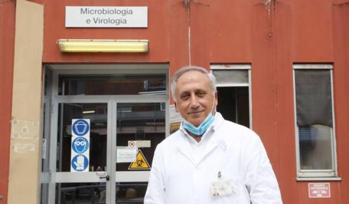 Caldo e mascherine stanno sfiancando il virus: parole del virologo Caruso