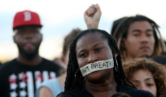 A Minneapolis esplode la rabbia per la morte di George Floyd: scontri tra manifestanti e polizia