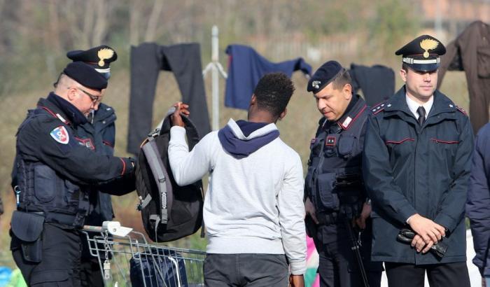 Boabab, terzo giorno di sgomberi: "I diritti dei migranti sono calpestati e umiliati"