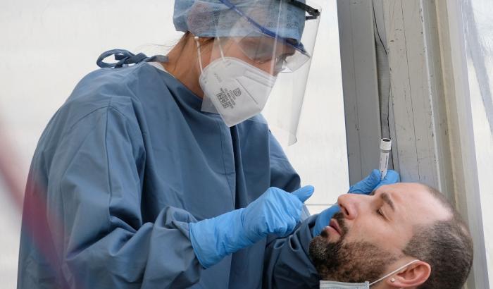 Trovato l'accordo: fare un tampone rapido dal medico di famiglia costerà 18euro