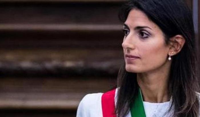 Sgombero Casapound, minacciata la sindaca Raggi: "Il tuo nome nel libro nero dei camerati"