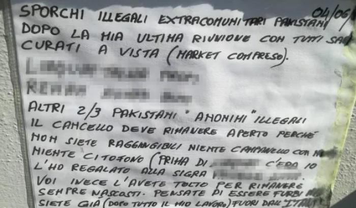 "Sporchi pakistani, sarete curati a vista": il delirante messaggio razzista comparso a Legnano