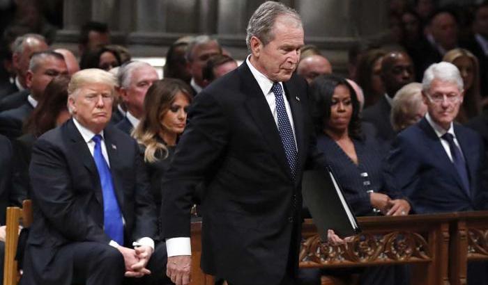George Bush e dietro Donald Trump