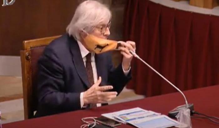 "Non indosso un caz*o": Sgarbi non mette la mascherina e la seduta viene sospesa