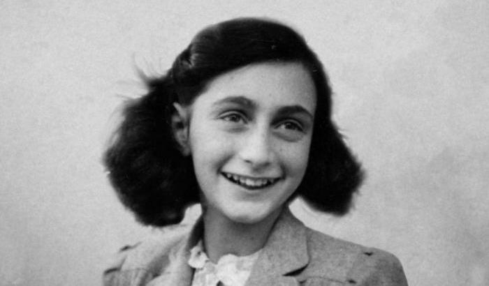 Voi che siete senza sentimenti e umanità, che ne sapete di Anna Frank?